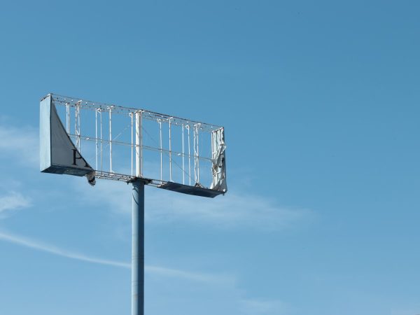 Estructura de anuncio en altura