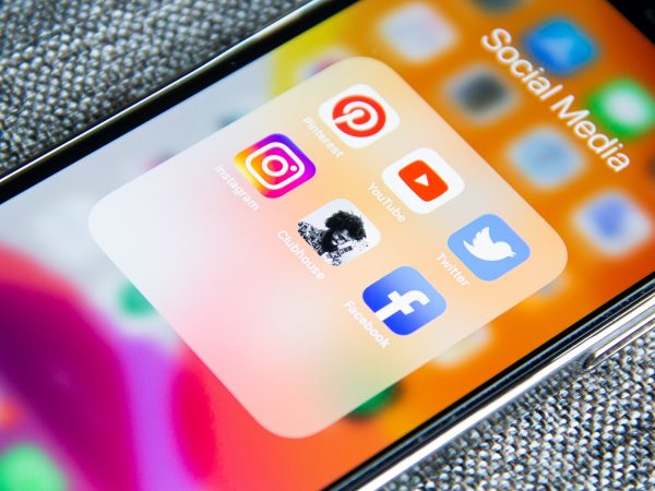 Dispositivo con contenido visual
